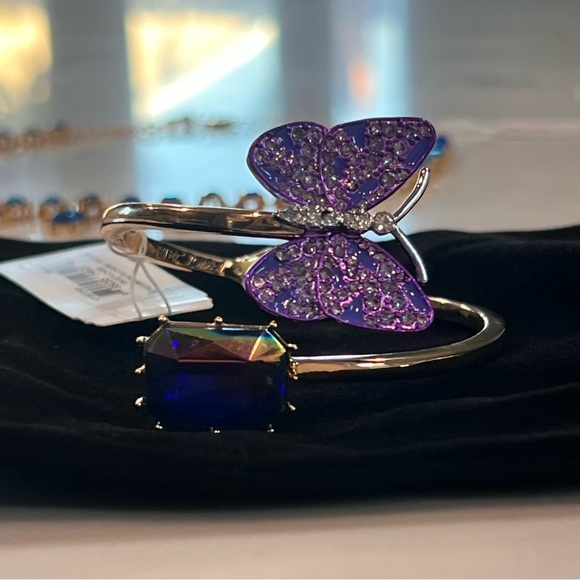 Betsey Johnson Buggin Out Iridescent Butterfly Necklace and Bracelet Set - Picture 4 of 8